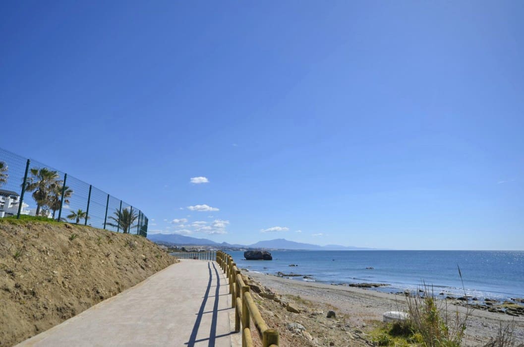 lejlighed-til-salg-i-casares-estepona-feriebolig-på-stranden-spanien-bolig-costa-del-sol-bargain-andalucia-18